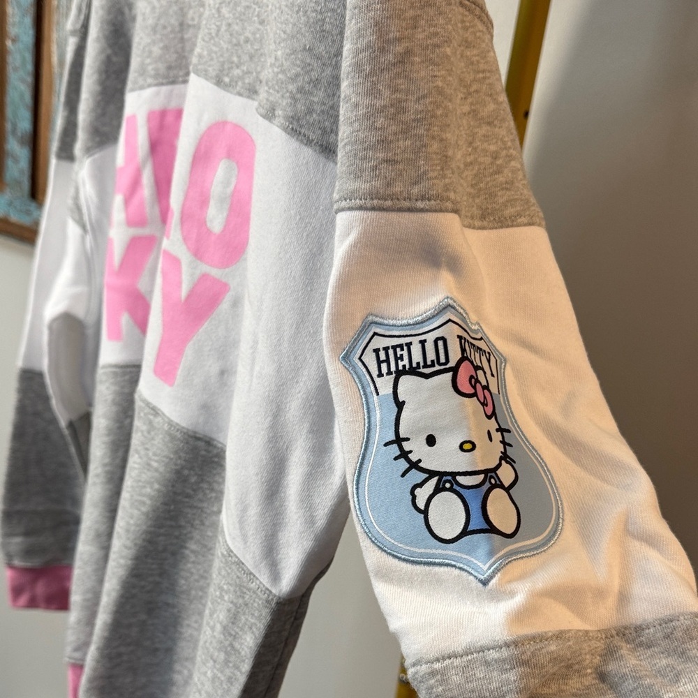 Hello Kitty Gray and Pink Crew Neck Sweatshirt NEW XL - Picture 2 of 12